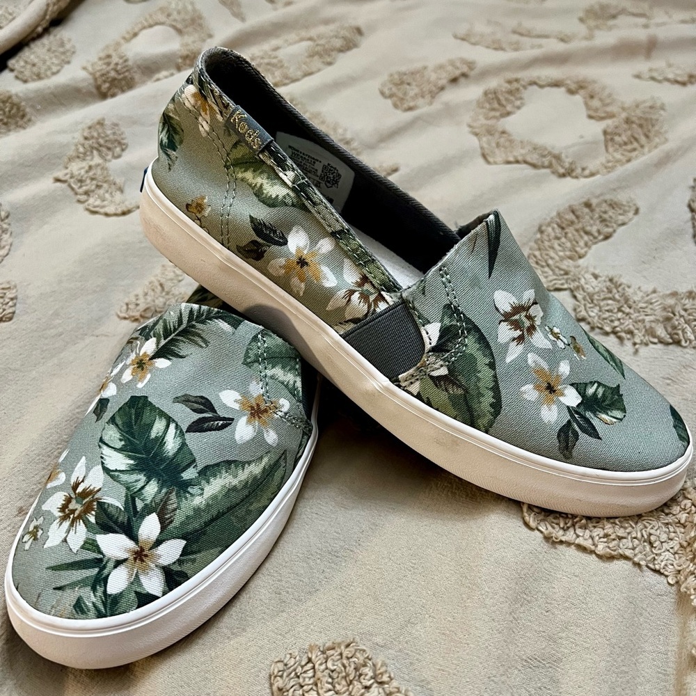 💥 2/$15!! Keds Tropical Floral Canvas Shoes | Casual Summer Vibe 🌿